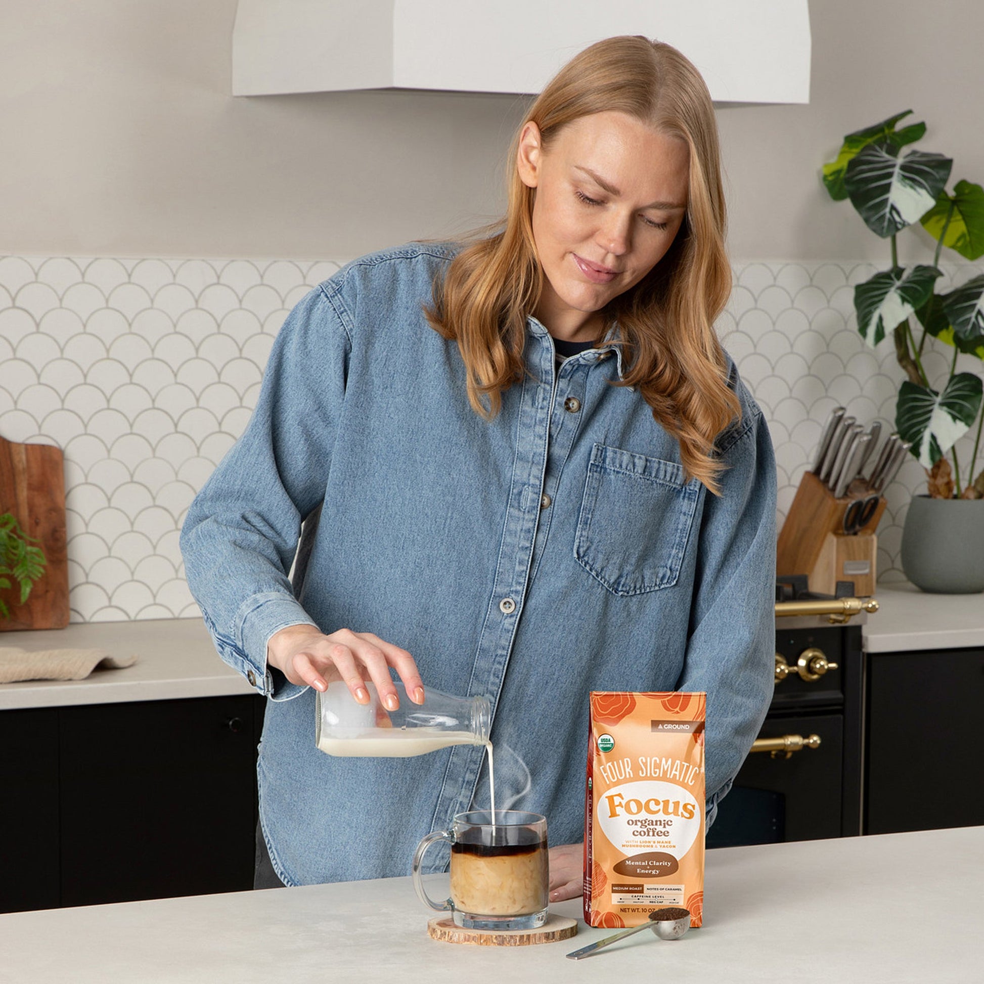 focus-ground-coffee-medium-c4 focus-ground-medium-lifestyle2.jpg