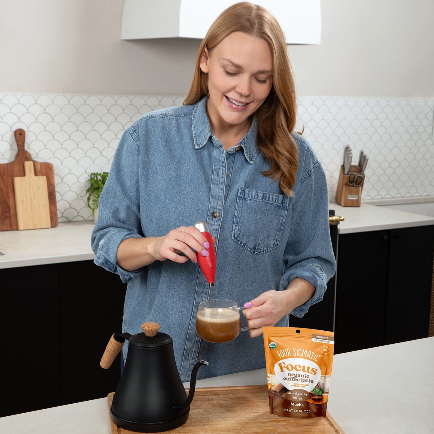 focus-organic-coffee-latte-mocha-h8 focus-latte-mocha-lifestyle1-2026.jpg